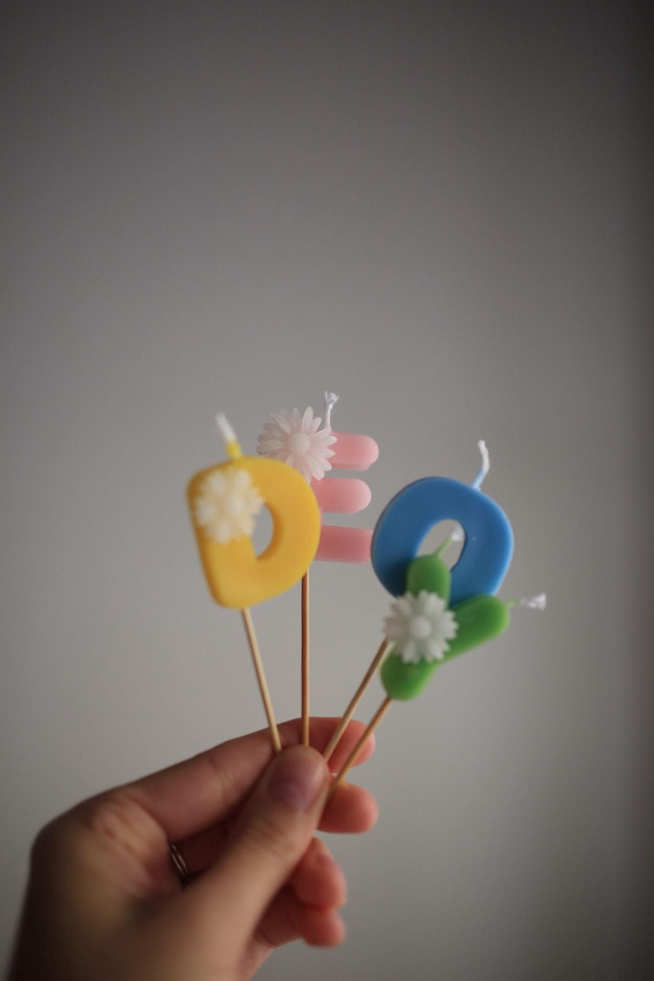 Daisy cake candle set 7