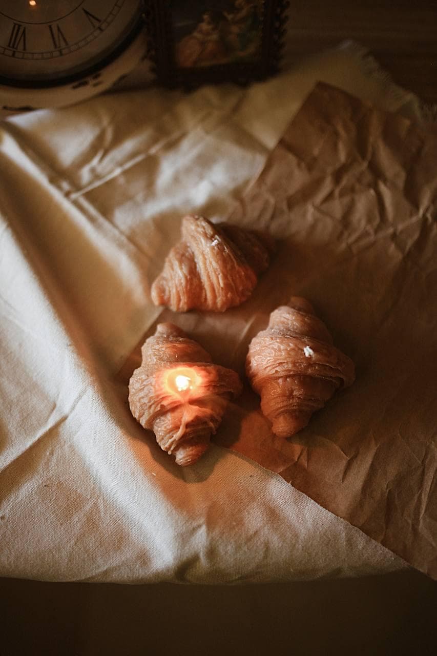 Croissant candle